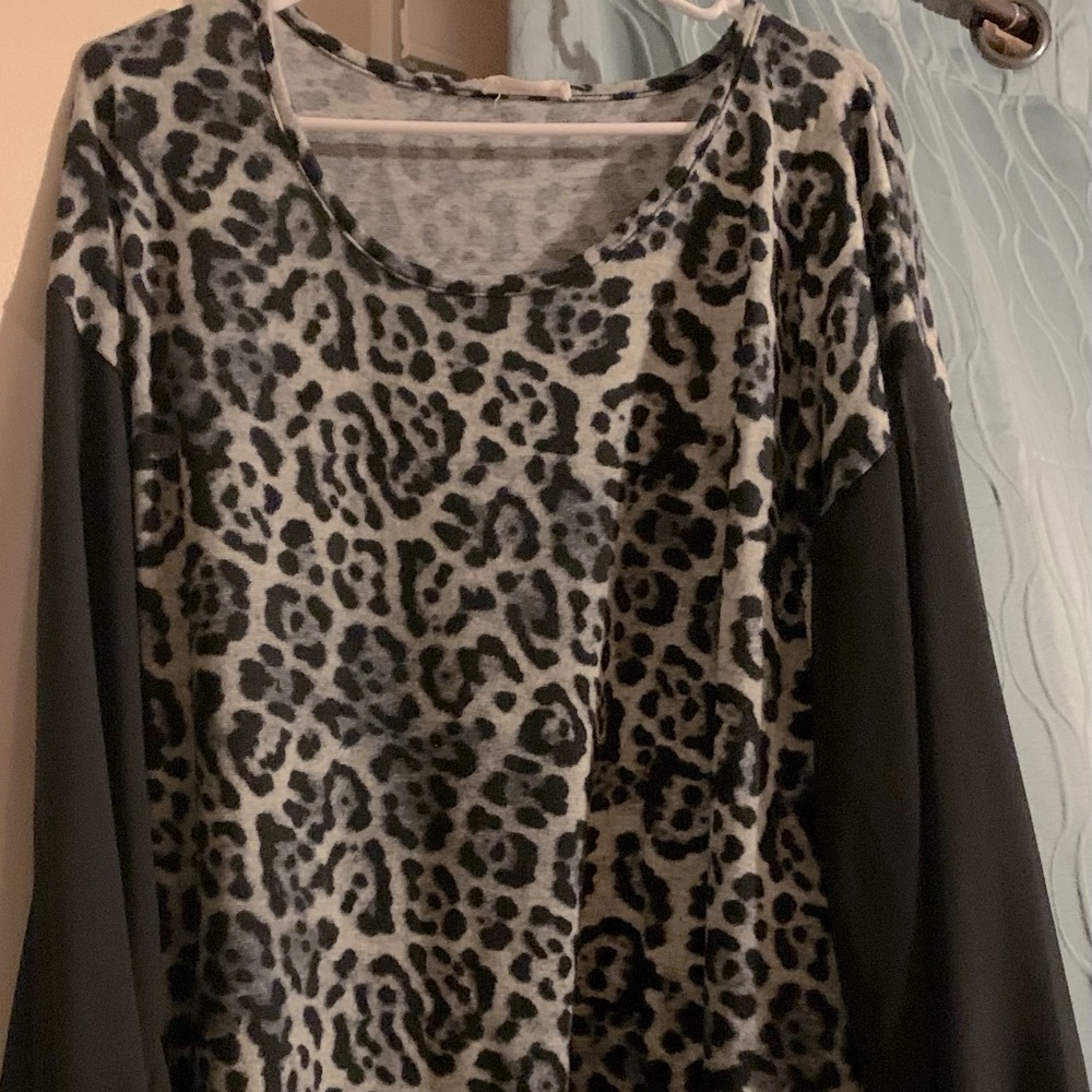 Brand new without tags dressy, boutique tunic